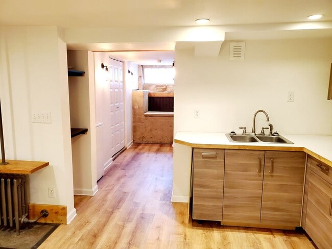 Building Photo - 719 Remington St