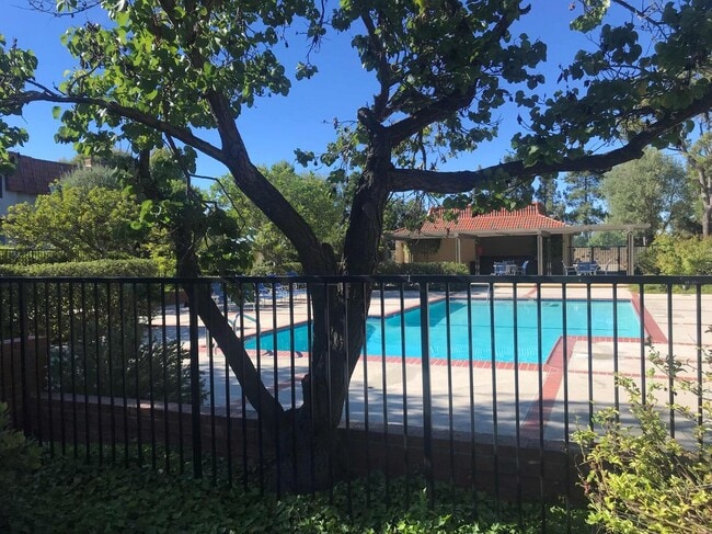 Building Photo - 28035 Ridgebluff Ct