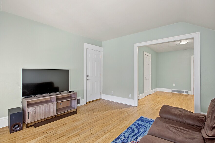 Building Photo - 560 Stryker Ave