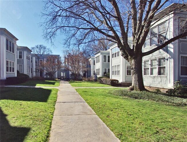 Building Photo - 425 10th St NE