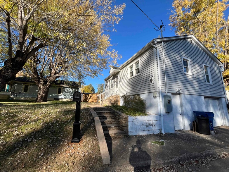 Building Photo - 44 Axley St