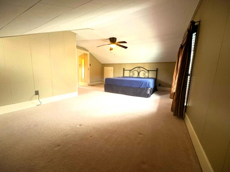 Building Photo - 3 E 3rd Ave