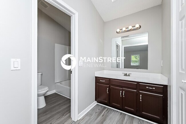 Building Photo - 4 Bedroom Pet-Friendly Home in Nashville, TN with Main Street Renewal