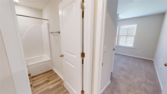 Building Photo - 172 Laila Wy