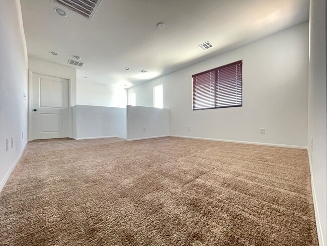 Building Photo - Amazing 3 bedroom in master planned commun...