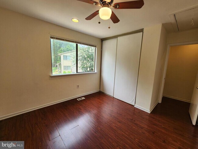Building Photo - 10662 Spring Oak Ct