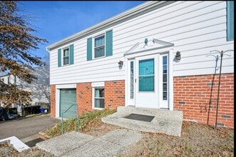 Building Photo - 4 Bedrooms 2&1/2 Bathrooms