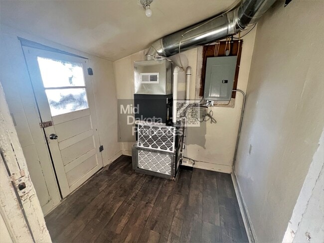 Building Photo - 608 S Wisconsin- 1 Bedroom House