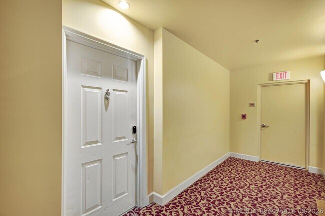 Building Photo - 616 Clearwater Park Rd