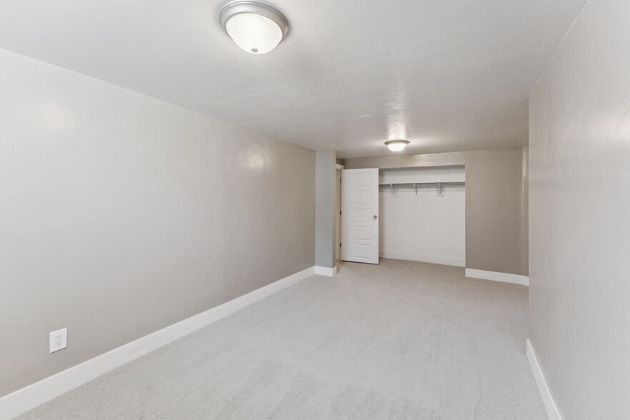 Building Photo - 2937 S 900 E