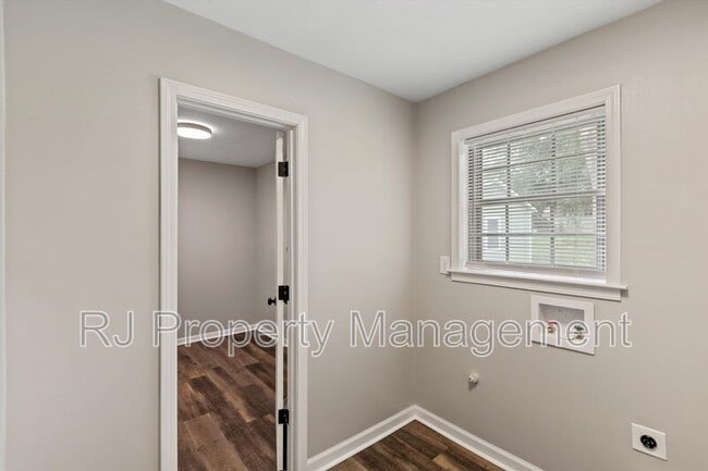 Building Photo - 5773 Redbud Cove
