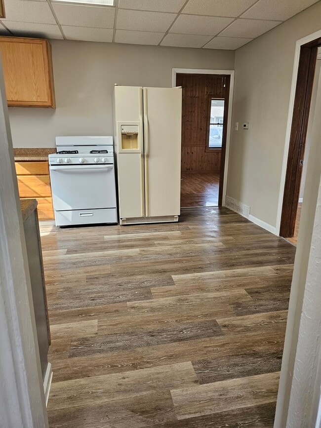 Building Photo - Charming 2 Bedroom 1 Bath Home
