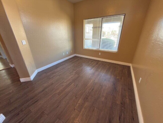 Building Photo - "Charming 3-Bedroom Oasis with 2 Baths and 1,711 Sq Ft of Comfort in Phoenix!"