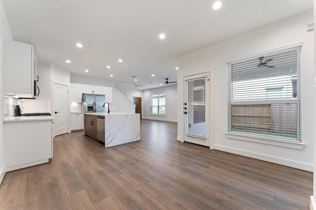 Building Photo - 2753 Sunny Briar Dr