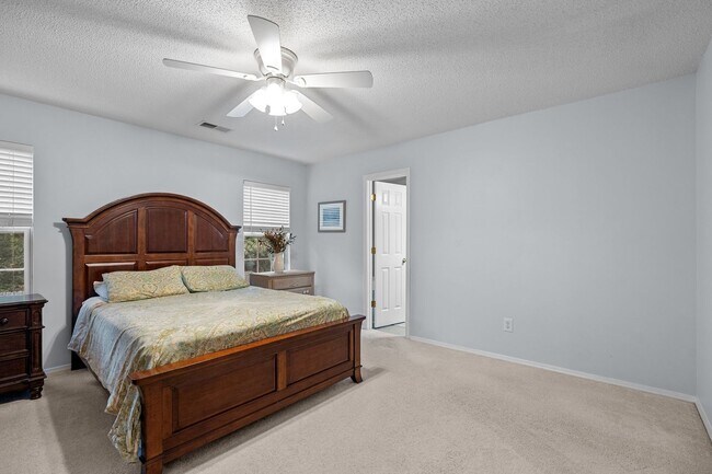 Building Photo - Fantastic 4 Bedroom, 3 Bath home near Brier Creek & RDU, Fenced-in Yard, Bonus Room, Pet Friendly!