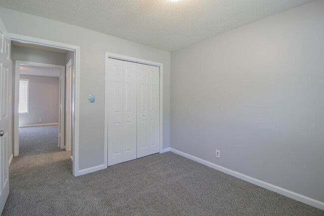 Building Photo - 571 Garnet Dr