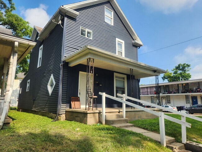 Primary Photo - 313 1/2-437-432 Harrison Ave