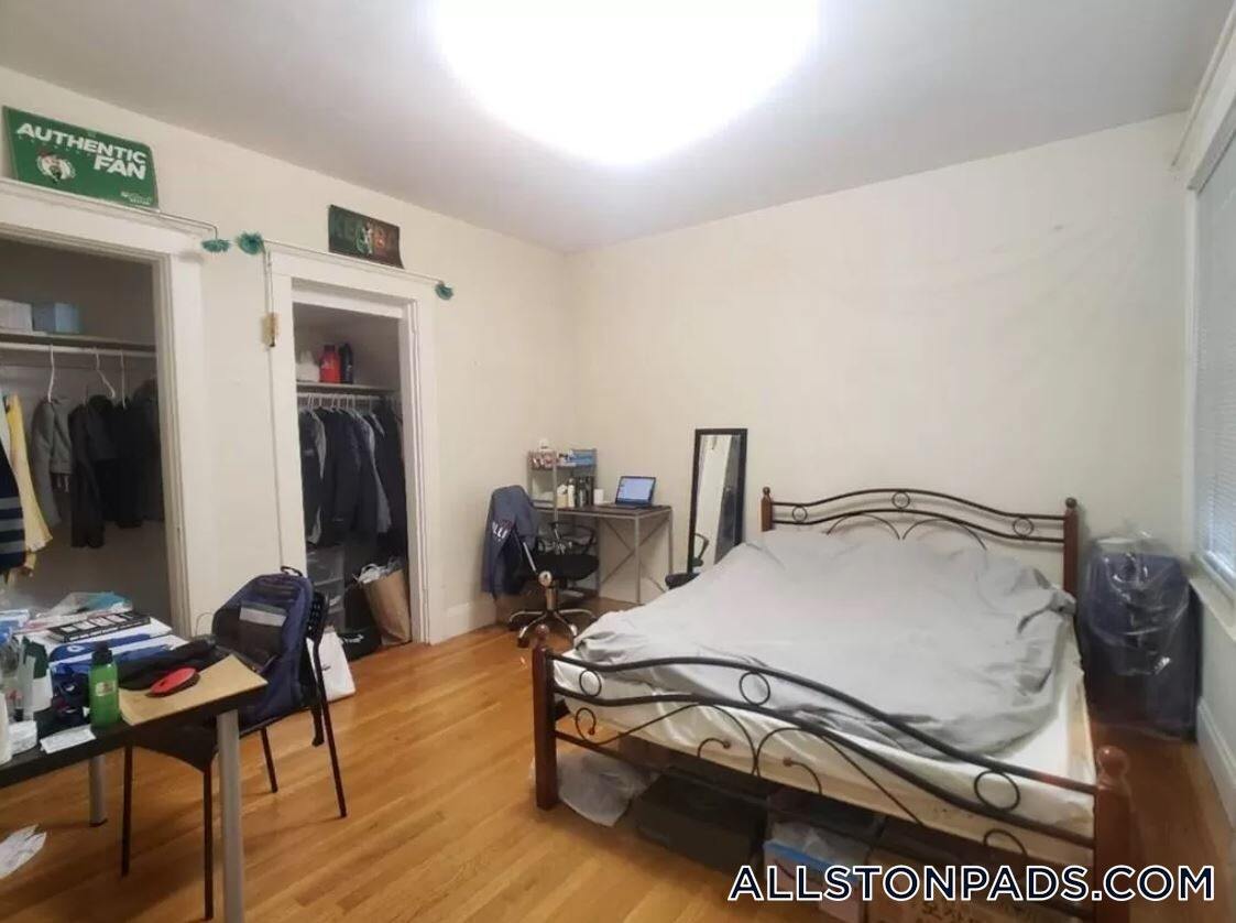 Building Photo - 192 Kelton St