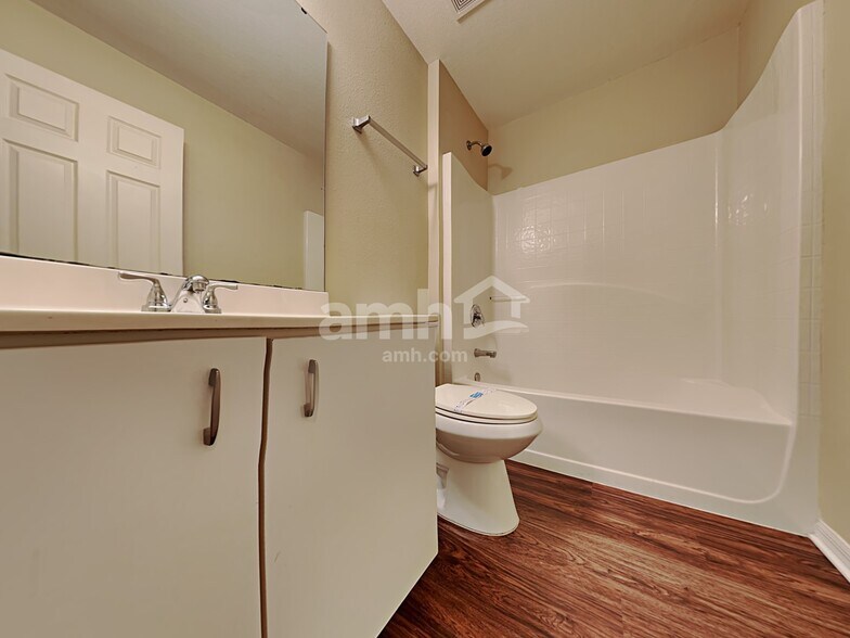Building Photo - 16000 Wilkinson Dr