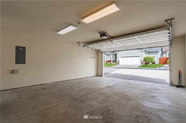 Building Photo - 403 Ridgewood Dr