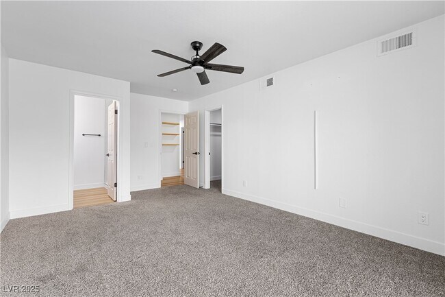 Building Photo - 4092 Ridgewood Ave