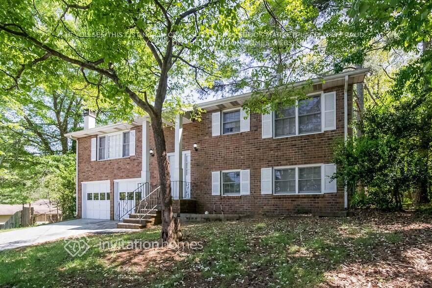 Building Photo - 215 Simpson Dr NE