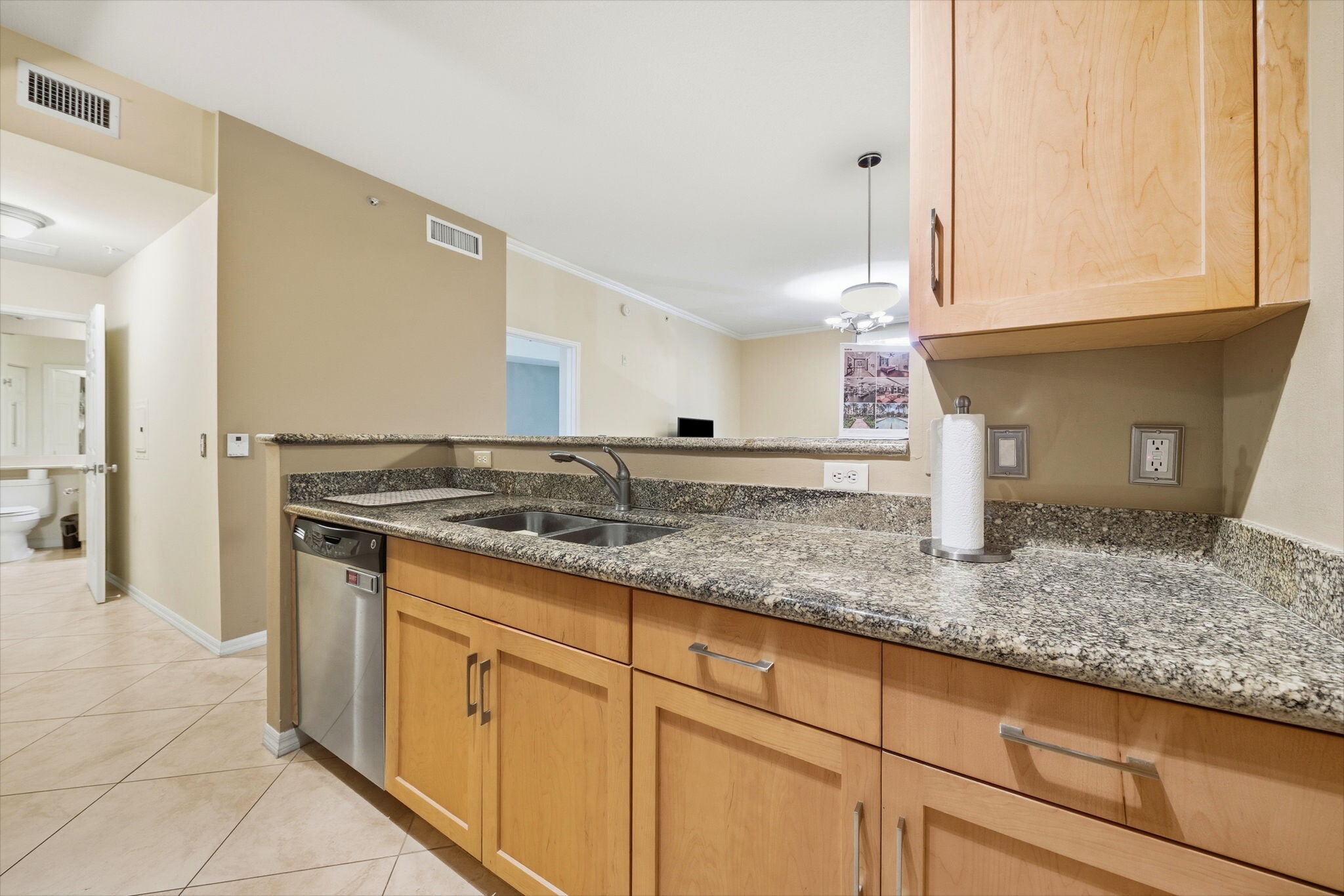 Building Photo - 2421 NE 65th St