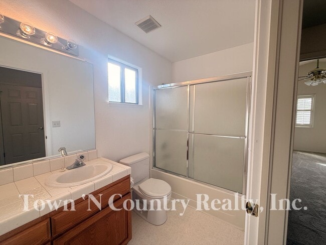 Building Photo - 139 Greenbriar Way