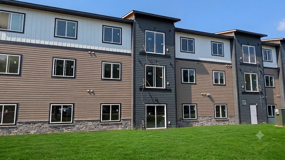 Building Photo - 714 1st Ave SW