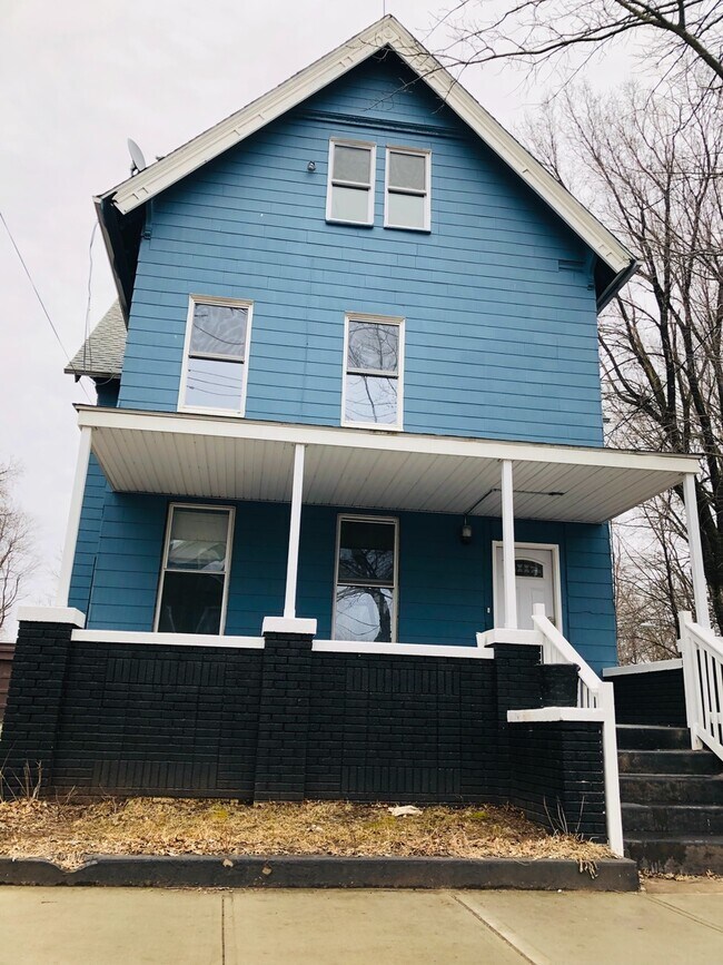 Building Photo - 27 Shelton Ave