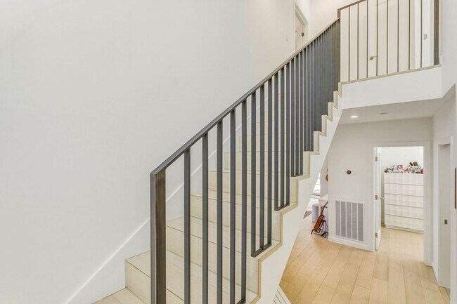 Building Photo - Beautifully Remodeled 4BR + Office Mill Valley Home — Furnished, Private 3/4-Acre Setting, Walk t...