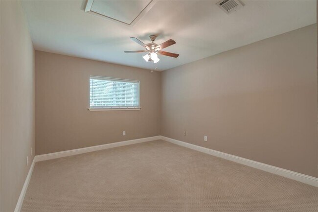 Building Photo - 144 S Deerfoot Cir