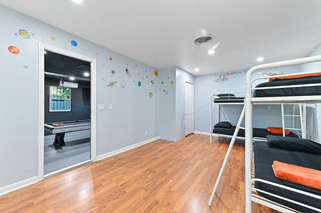 Building Photo - 2128 Dock St