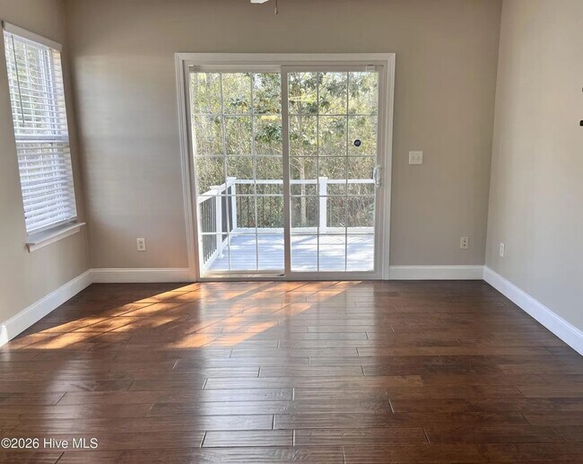 Building Photo - 3 Bedroom & 2.5 Bathroom Townhouse