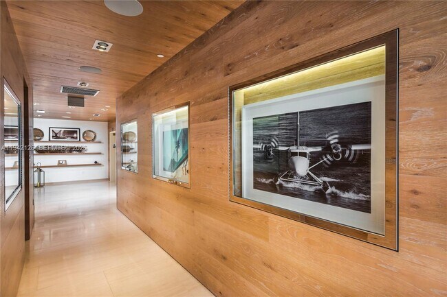 Building Photo - 401 N Birch Rd