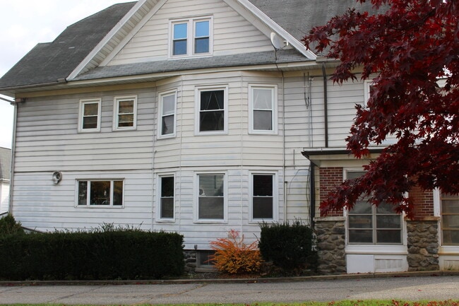 Building Photo - 20 Merrill St