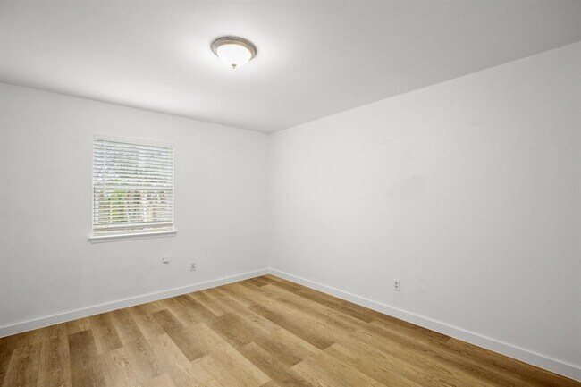 Building Photo - 1317 Mckie Cove