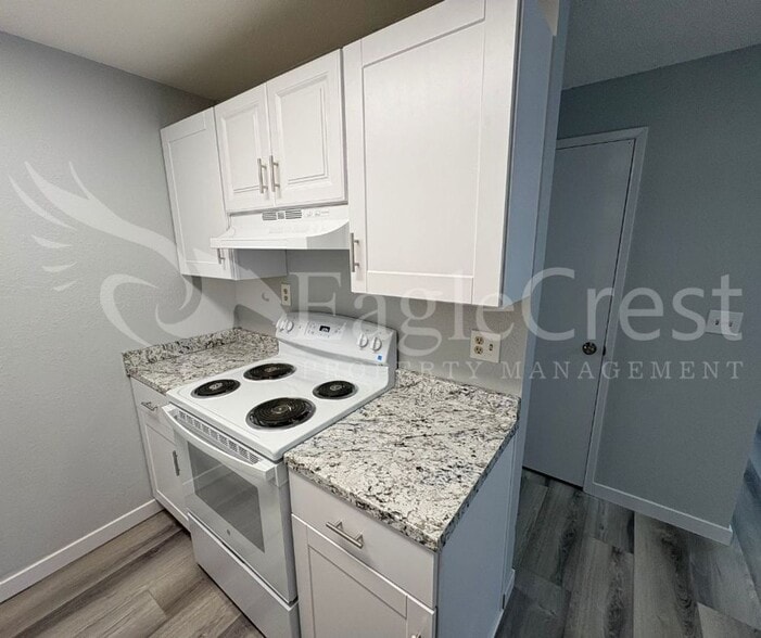 Building Photo - 320NEC