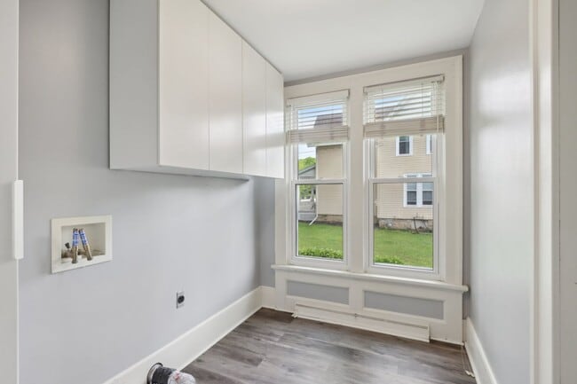 Building Photo - Charming 3-Bedroom Home for Rent in Lake M...
