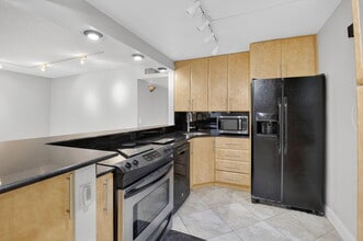 Building Photo - 447 Flanders I