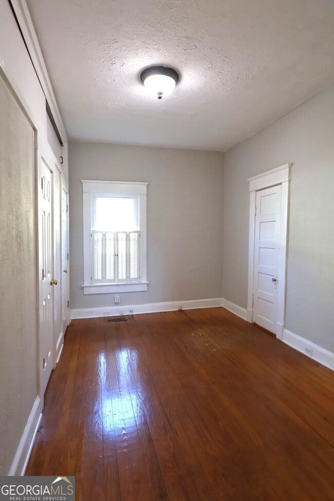 Building Photo - 217 Mountain View St