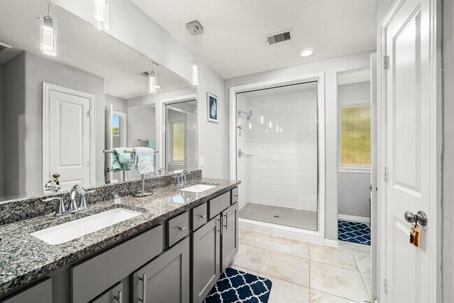 Building Photo - 5003 Lehman Oaks Dr