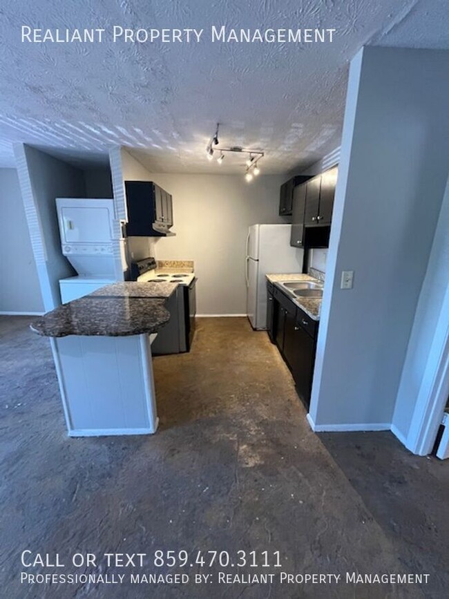 Building Photo - 468 N. Limestone-9
