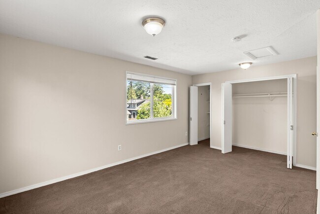 Building Photo - 4bed/2 bath Portland Charmer