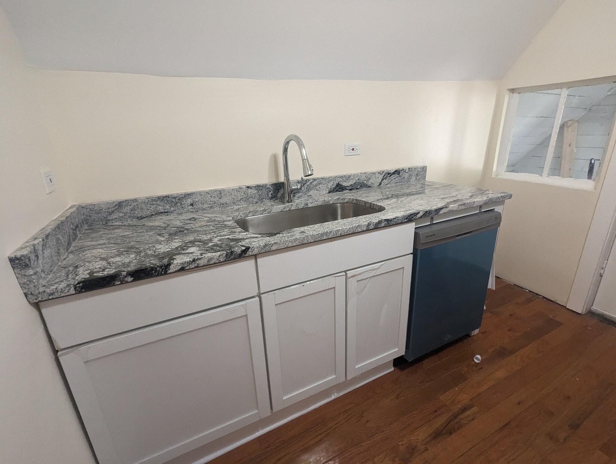 Building Photo - 7042 S Kimbark Ave