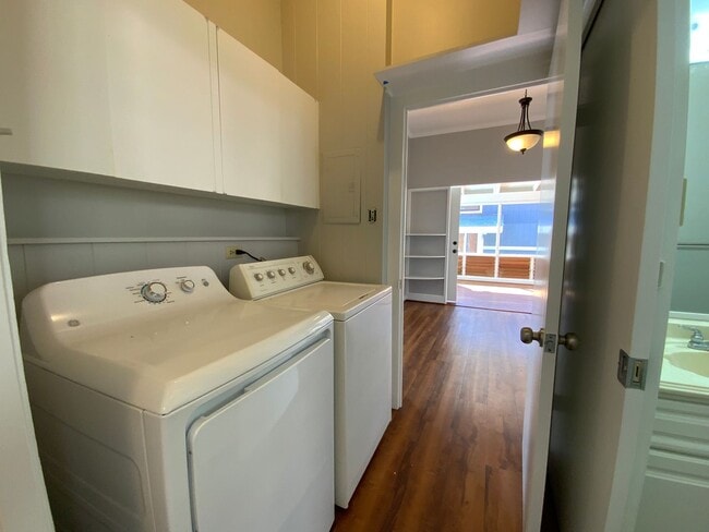 Building Photo - CHARMING SINGLE LEVEL KAIMUKI HOME