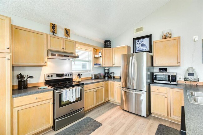 Building Photo - 16614 Bermuda Way