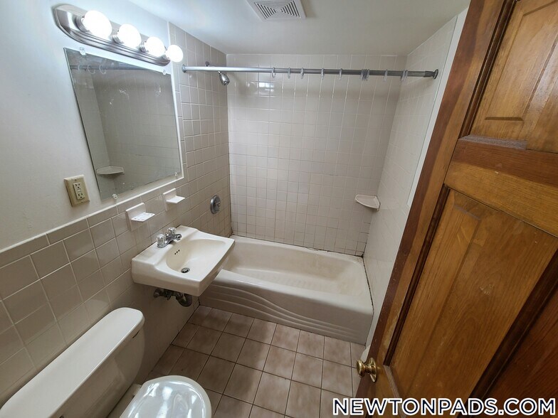 Building Photo - 280 Grove St