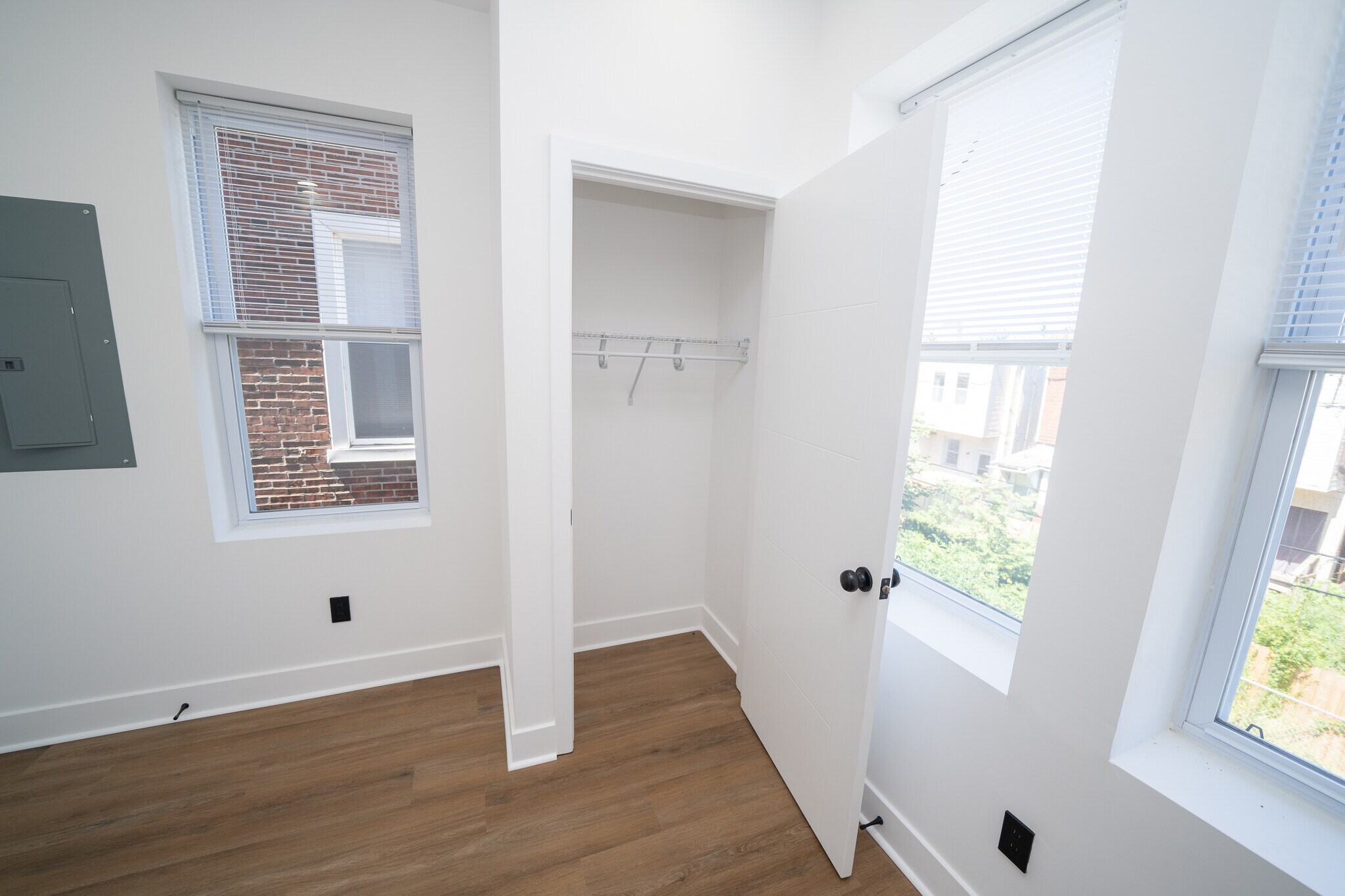 Building Photo - 4927 Catharine St