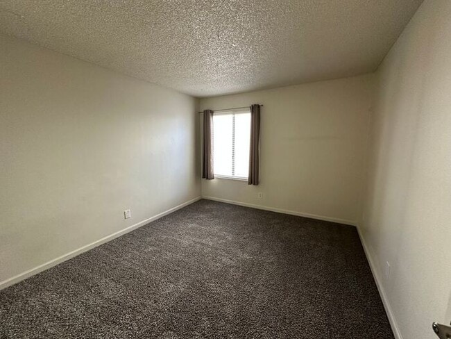 Building Photo - 4600 Neil Rd